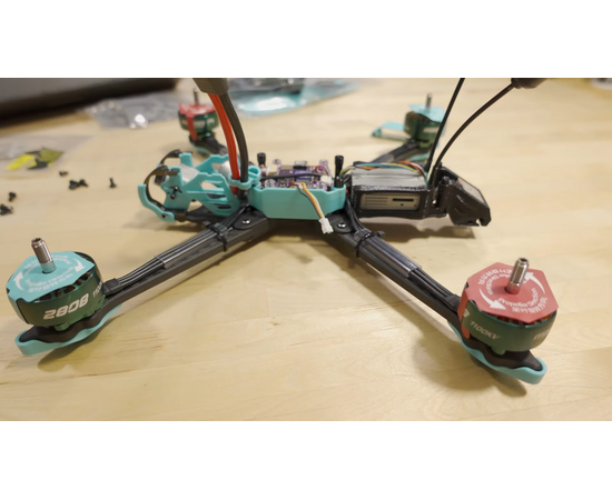Набор для сборки дальнолетного FPV дрона на базе Diatone Roma F7 (цифровая видеопередача Caddx Vista), изображение 2